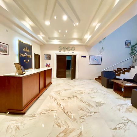 Vayk Hotel Екстер'єр фото