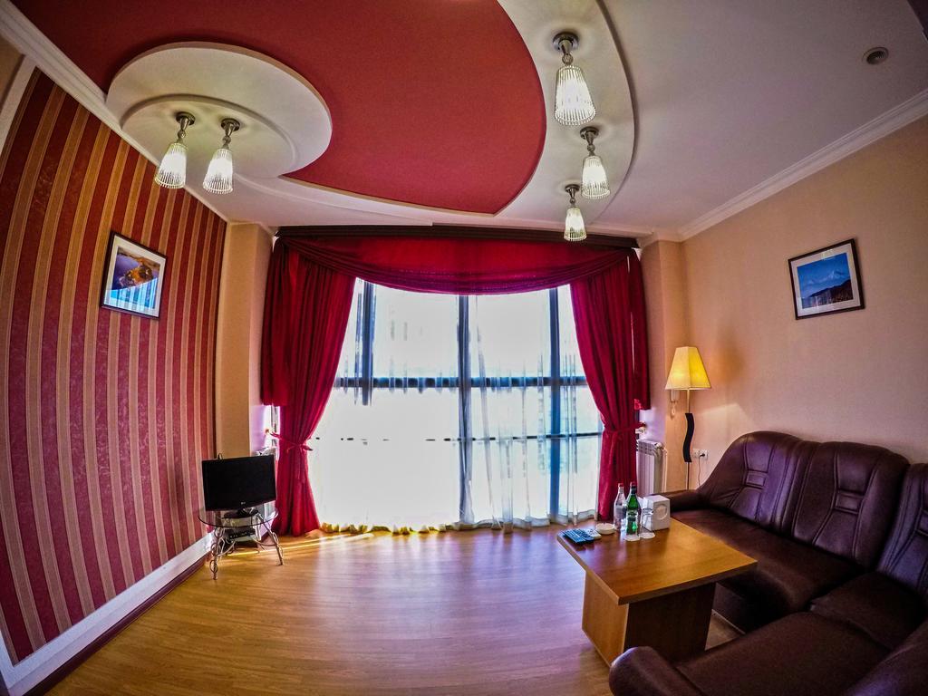 Vayk Hotel Екстер'єр фото